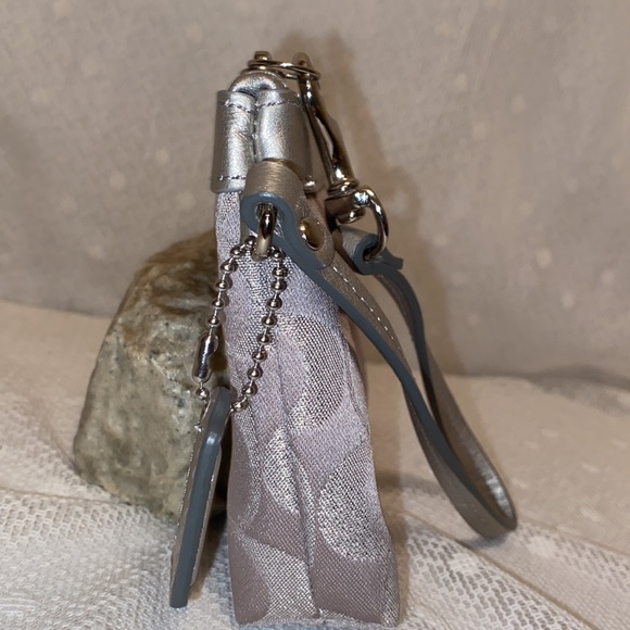 *SOLD*COACH Metallic Silver/Gray Sig "C" Logo Wristlet - Picture 6 of 10